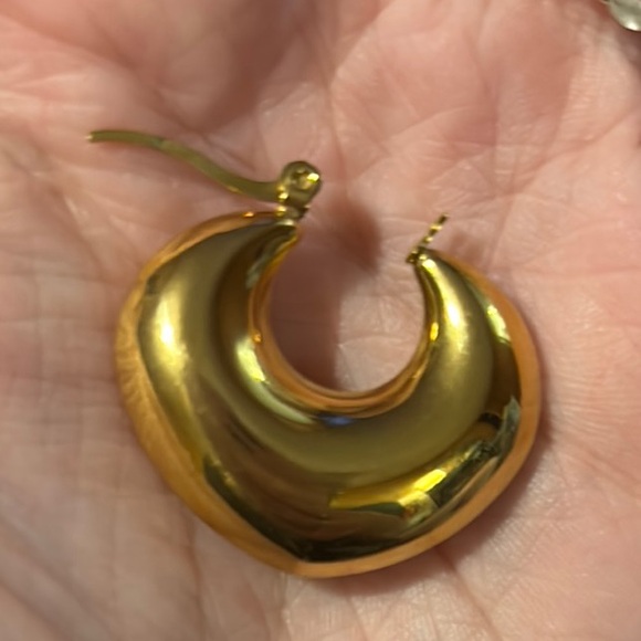 NWOT Gold Crescent Hoop Earrings - Picture 3 of 8